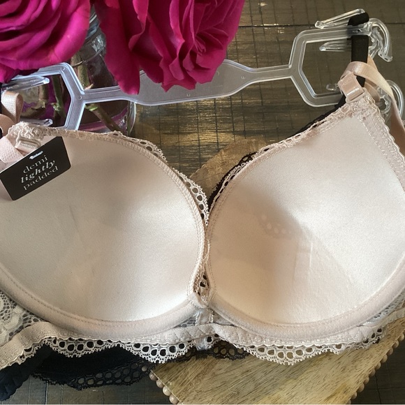 🌸2 Pack Bra Lightly Padded 36D - Picture 3 of 7